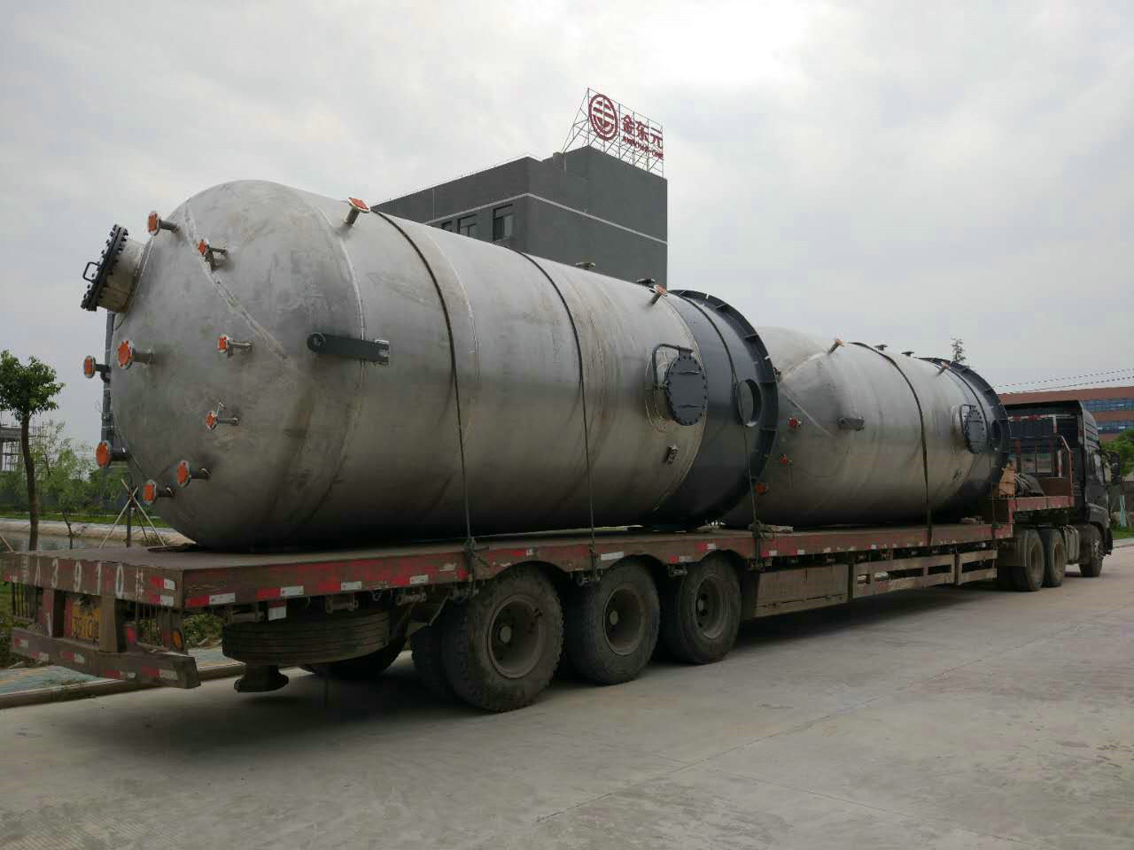 To be transported storage tank