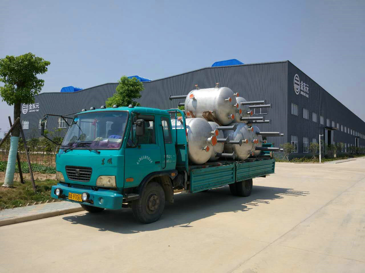 To be transported storage tank