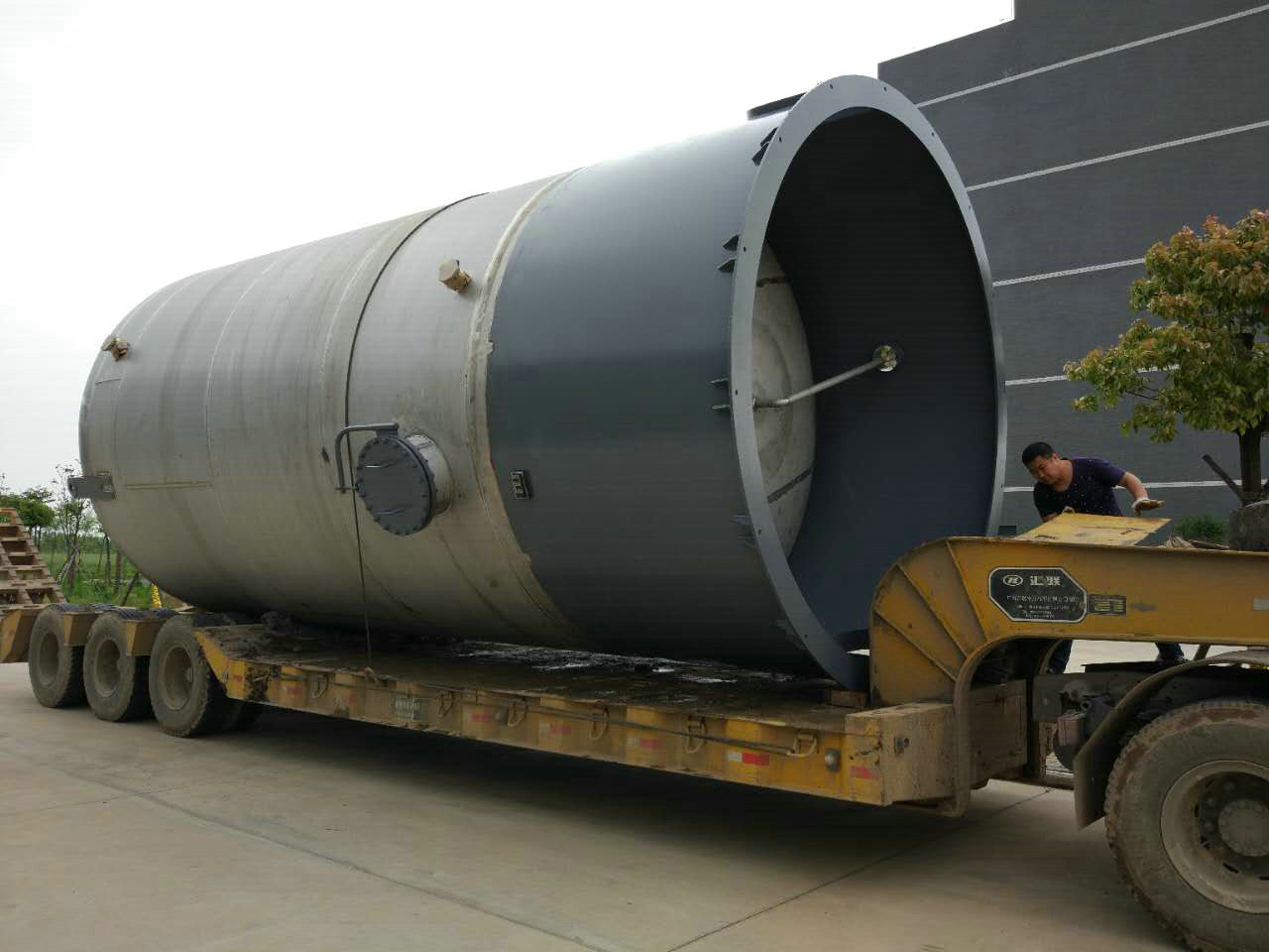 Storage tank