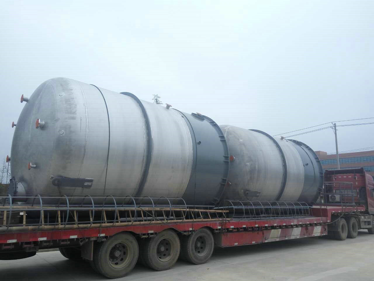 To be transported storage tank