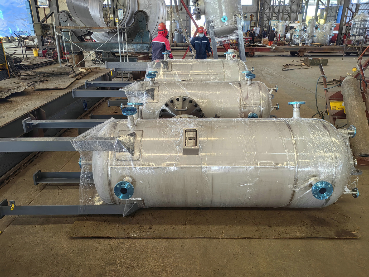 Packed tank equipment