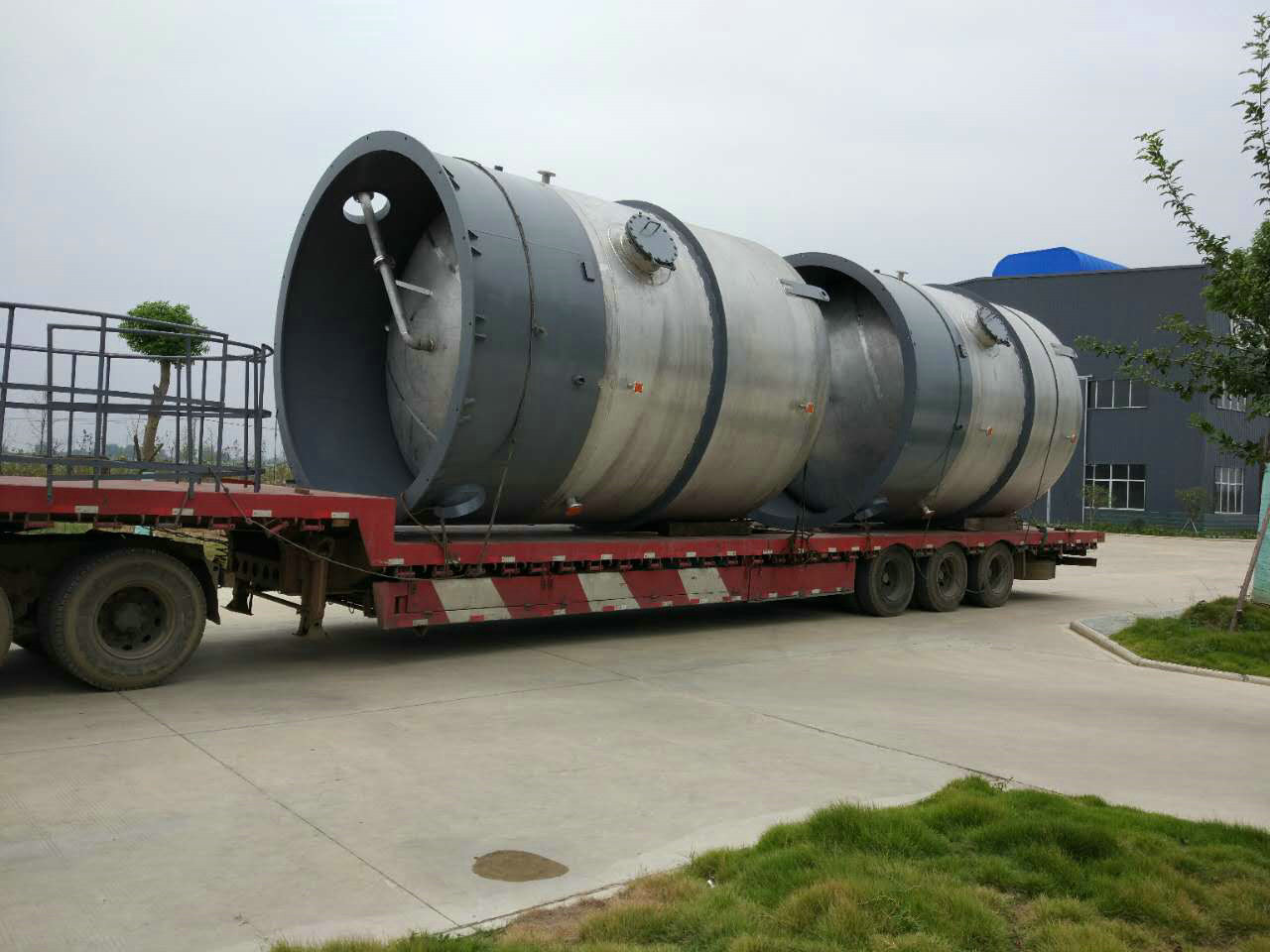 Storage tank